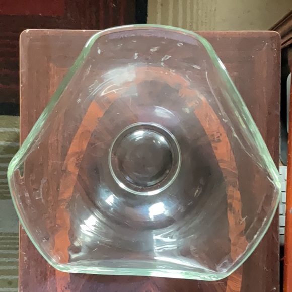 Elegant Clear Glass Bowl - Picture 2 of 11
